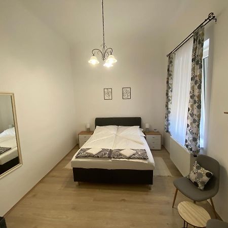 Rad-Var Apartmanhaz Егер Екстериор снимка