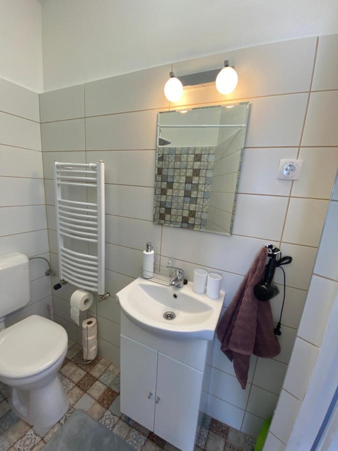 Rad-Var Apartmanhaz Егер Екстериор снимка