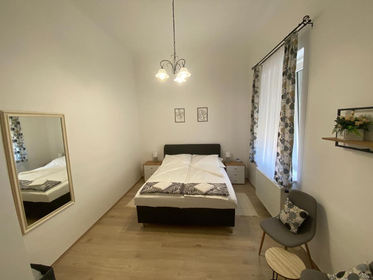Rad-Var Apartmanhaz Егер Екстериор снимка