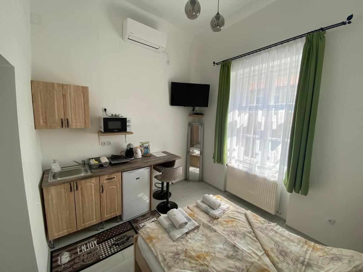 Rad-Var Apartmanhaz Егер Екстериор снимка
