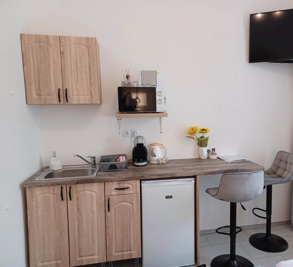 Rad-Var Apartmanhaz Егер Екстериор снимка