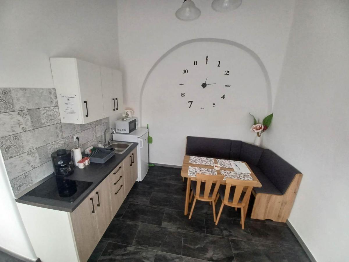 Rad-Var Apartmanhaz Егер Екстериор снимка