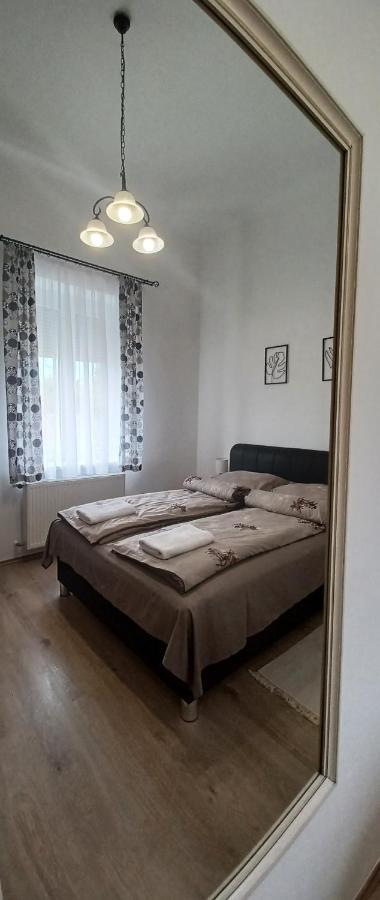 Rad-Var Apartmanhaz Егер Екстериор снимка