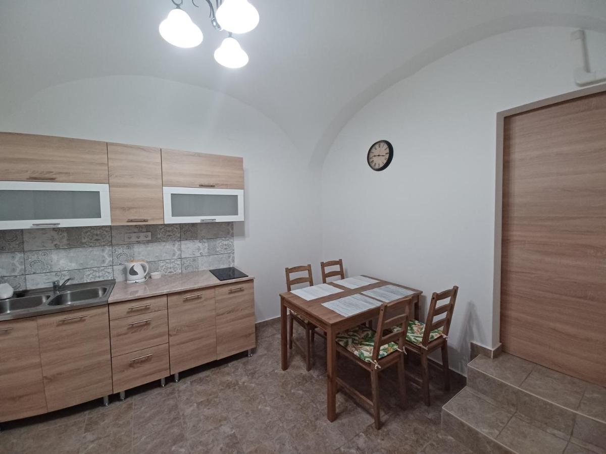Rad-Var Apartmanhaz Егер Екстериор снимка